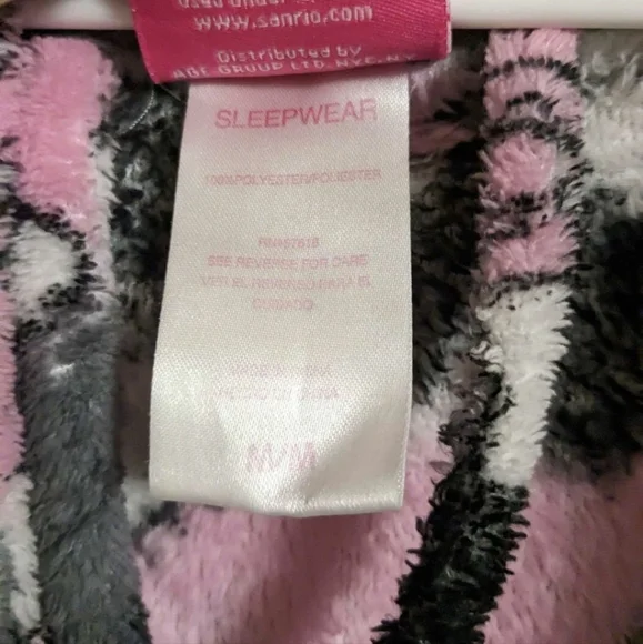 Hello Kitty Robe - Picture 2 of 3